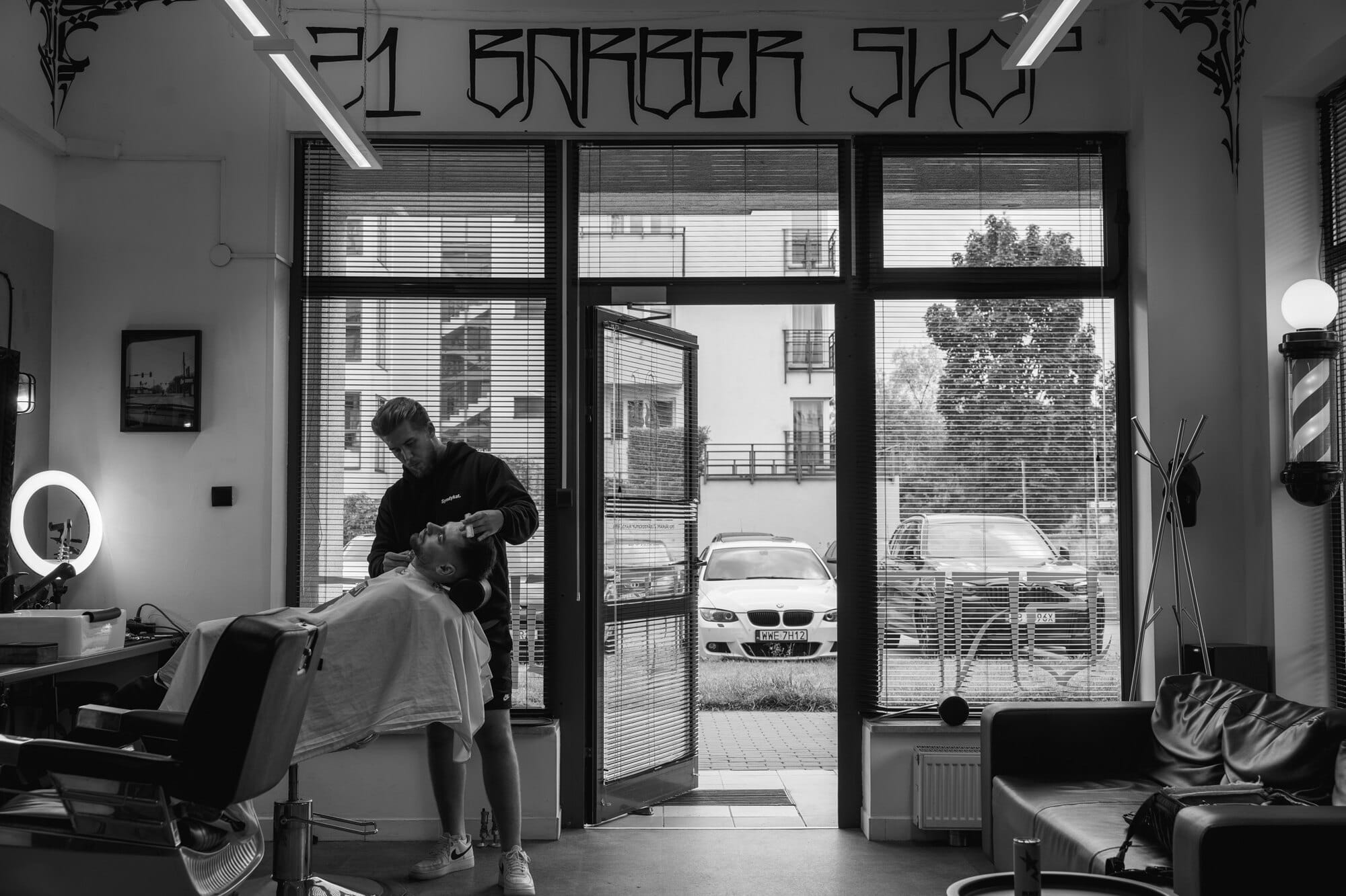Witryna 21.BARBERSHOP na Bemowie
