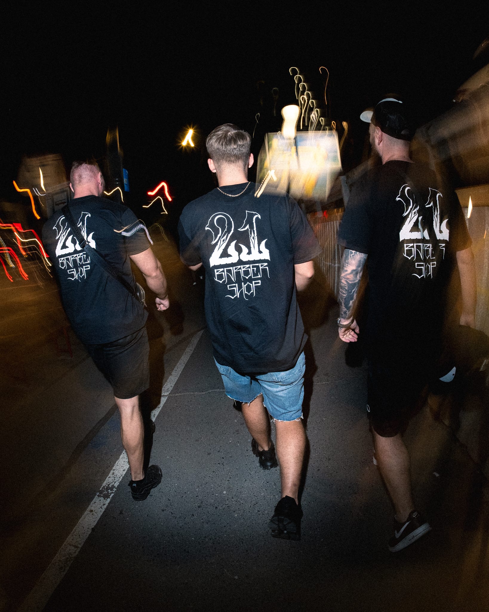 Nocny dach z panoramą miasta — 21.BARBERSHOP